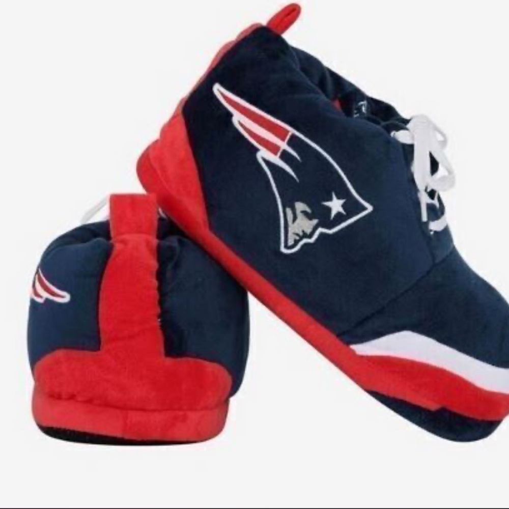 Comfy Feet Pair of Unisex Sneaker Slipper NFL New England Patriots New